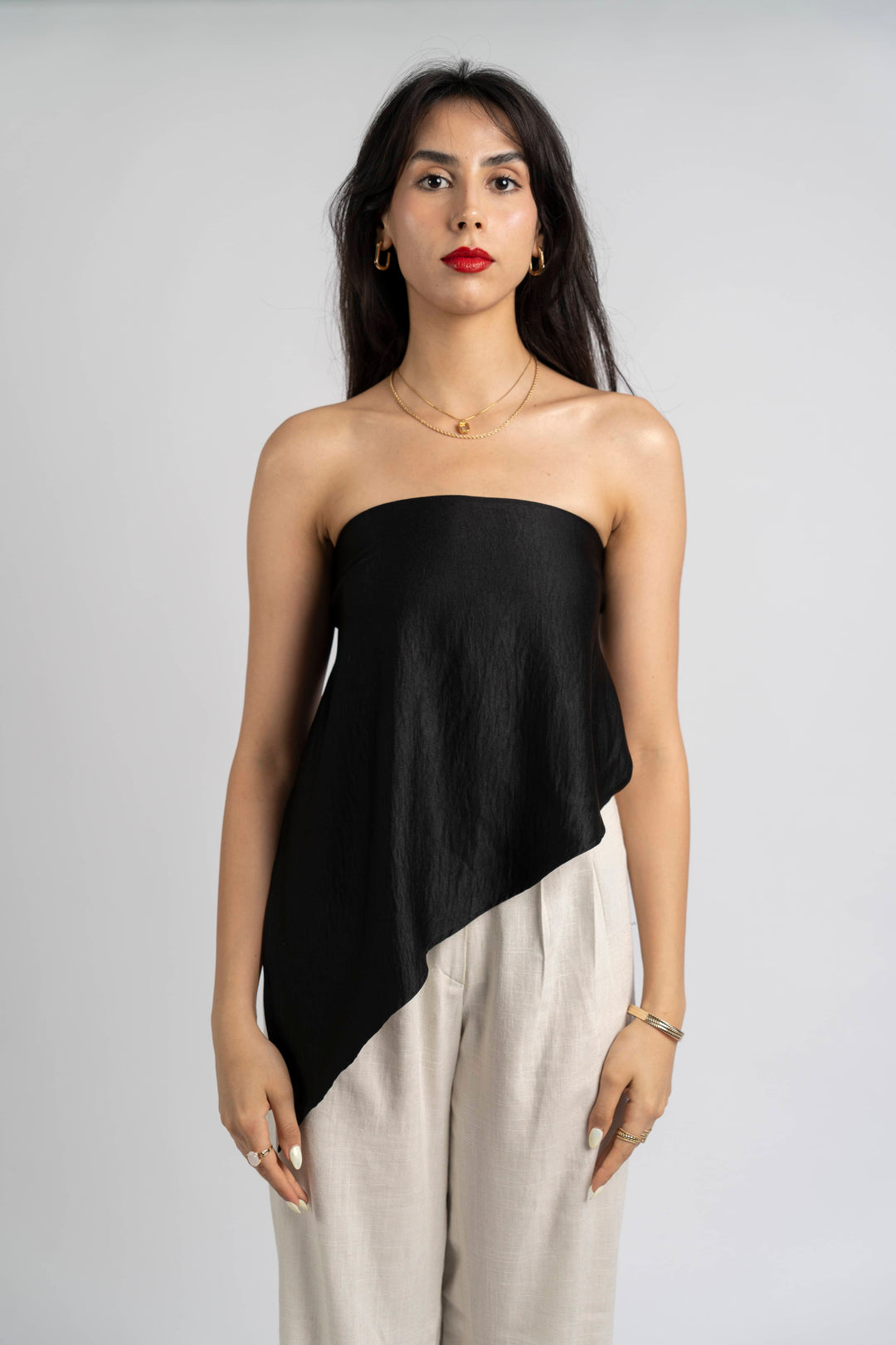 Top satiné asymétrique noir