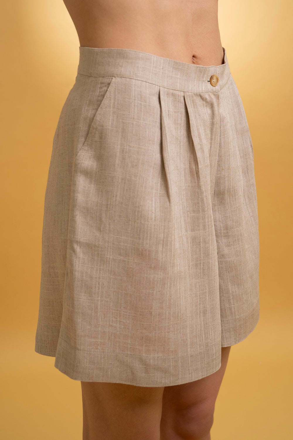 Short taille haute en lin grège
