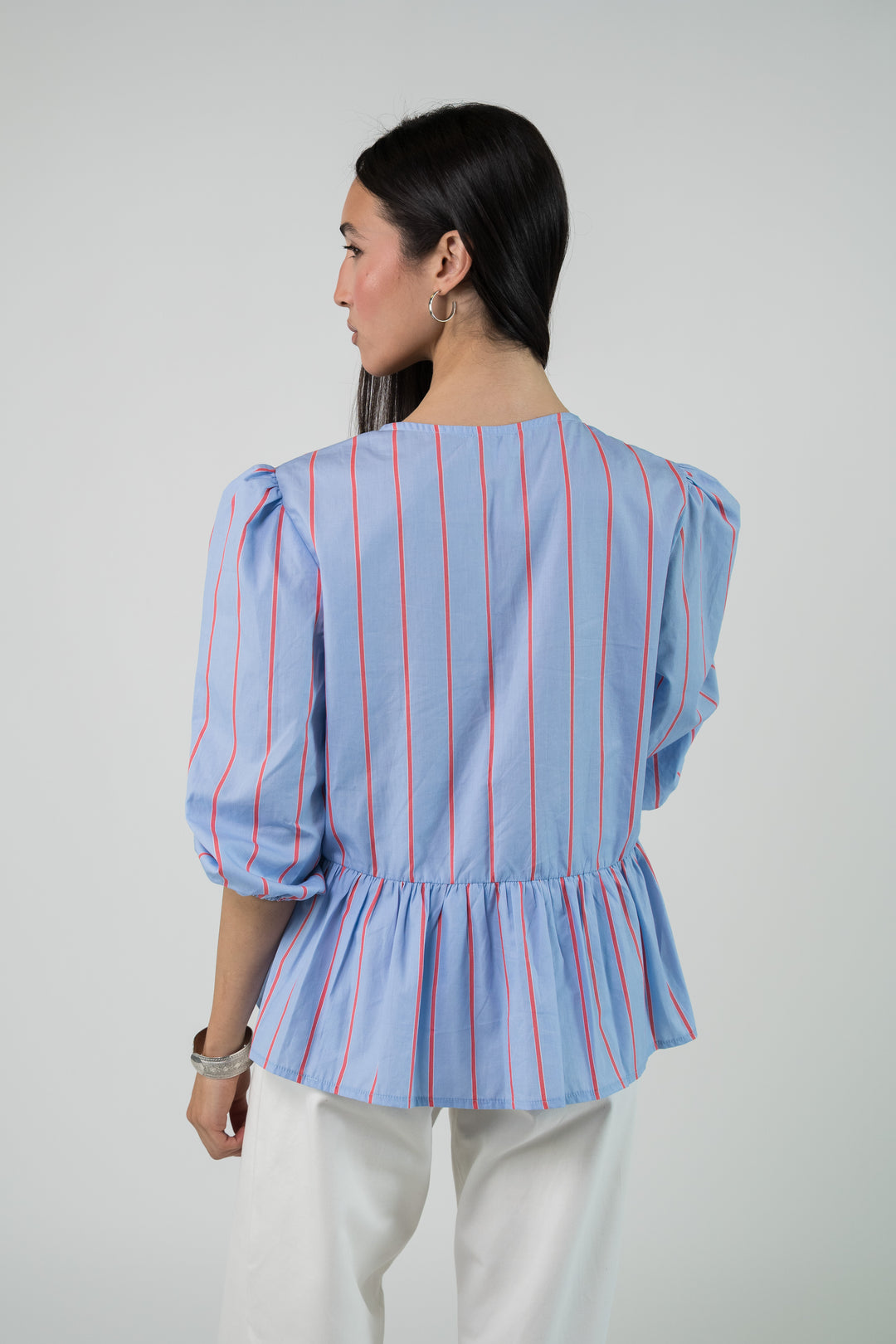 Blouse à rayures et noeud frontal