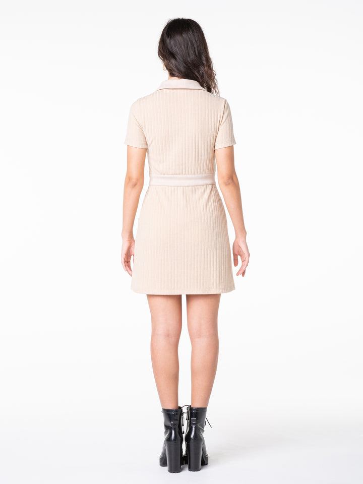 Robe en laine côtelée avec détails en daim